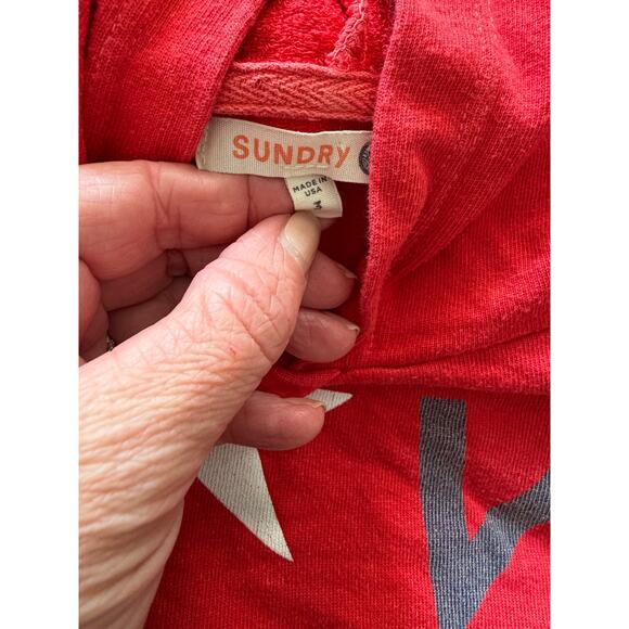Sundry Red “LOVE” Star Hoodie – Made in USA – Size 3 (L) - Picture 4 of 6